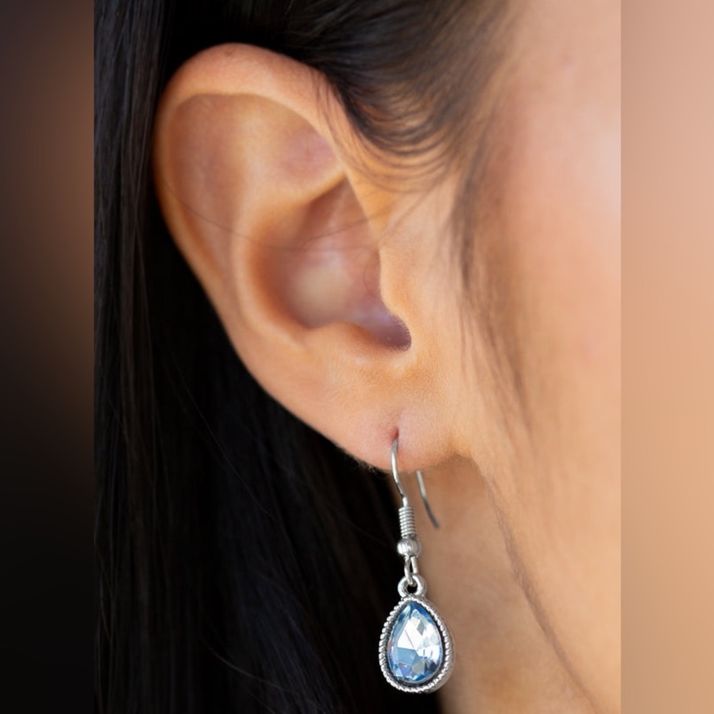 Classy Classicist - Blue Teardrop Pendant Necklace & Earrings Set - Picture 3 of 3